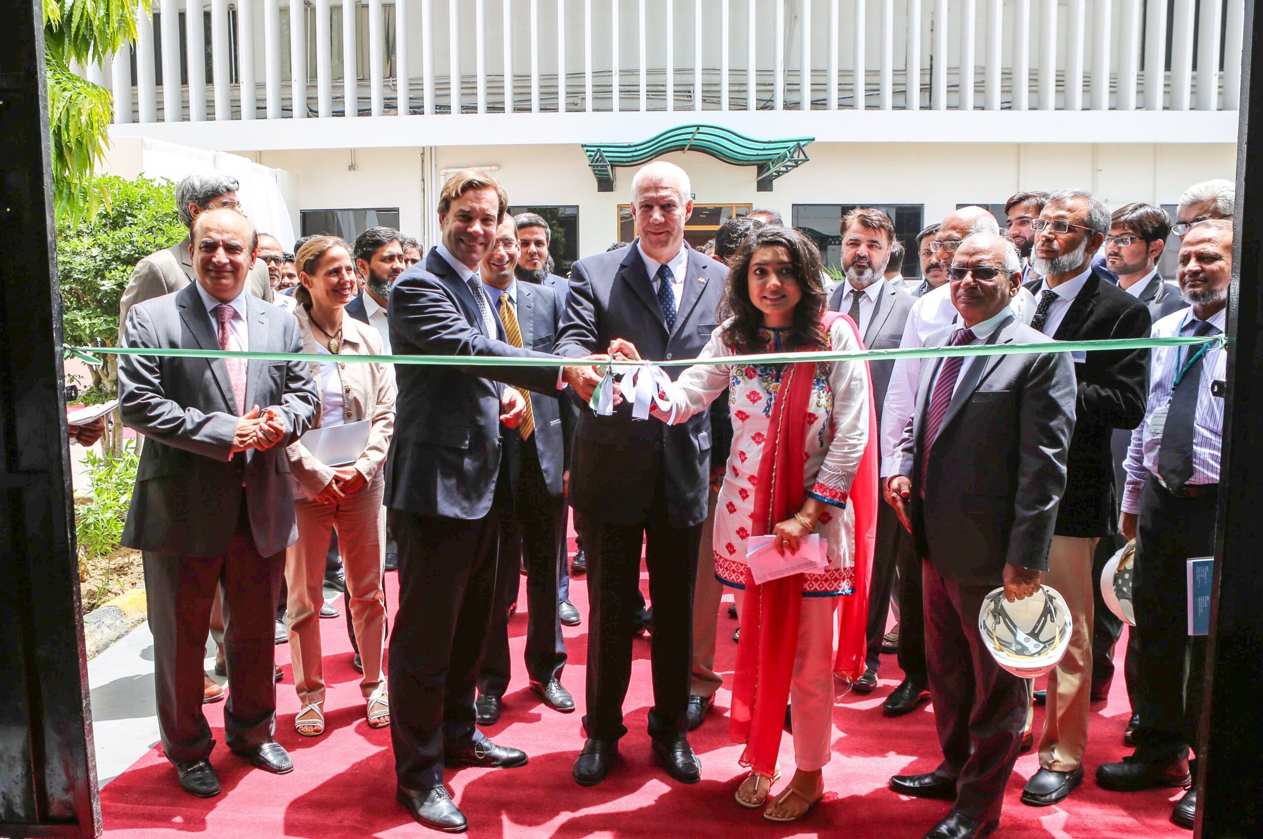 Siemens inaugurates new service and repair center for motors and generators in Karachi