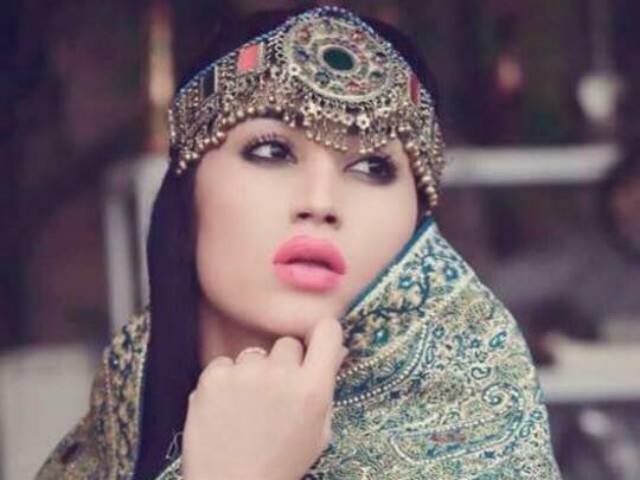 Social Media Celebrity Qandeel Baloch Strangled to Death by her Brother.
