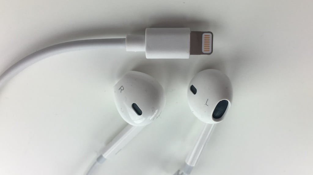 Rumor: Earpods to connect with lightening port on iPhone 7