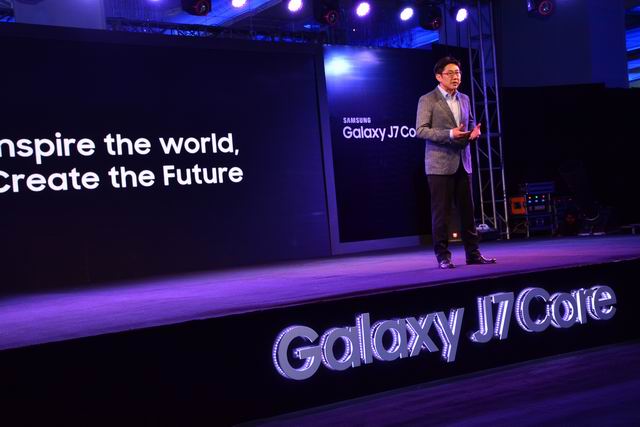 Cricket Star Fakhar Zaman, the brand ambassador of Samsun attends the Launch event of Galaxy J7 Core Lahore: 28th August 2017 –: Samsung Electronics has now launched its revolutionary device – Samsung Galaxy J7 Core in Pakistan. This prestigious launch event was held on 28th August 2017 at local Hotel in Lahore and was attended by Fakhar Zaman, the cricket star along with numerous famous celebrities and Samsung dealers. With the objective of expanding the Galaxy J7 family, the J7 Core is the perfect mid-ranging smartphone for the consumers. The value of the Galaxy J7 Core lies in its stunning design, its advanced features, and functions that offer more convenience than ever before. With its 5.5