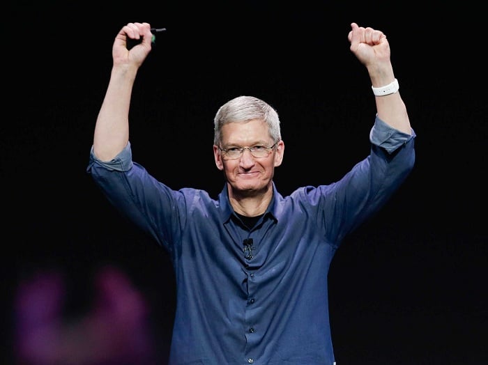 Apple’s CEO Tim Cook earned $102 million in 2017, will use private jet as recommended by company