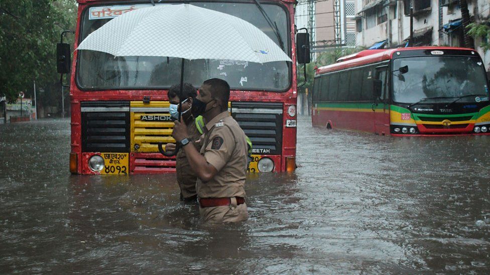 Heavy rains flooded many areas of Mumbai