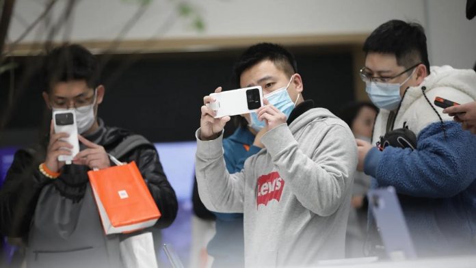 China sees a rise in smartphone shipments against all odds