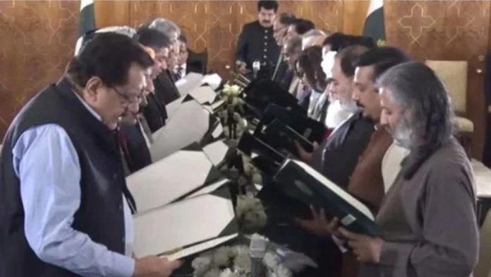 New federal cabinet takes oath