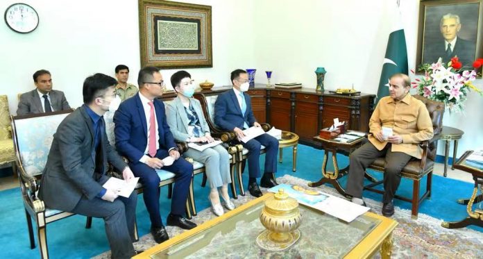 PM Shehbaz and Huawei Delegation
