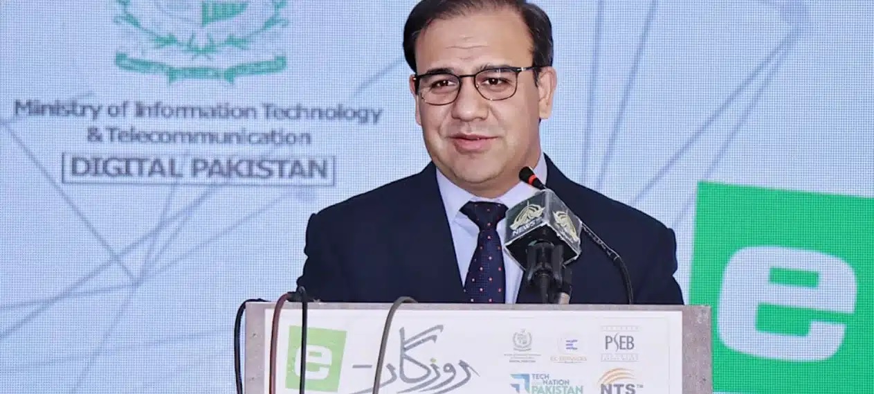 The IT Minister Faces Criticism for VPN Use Amid X Shutdown in Pakistan