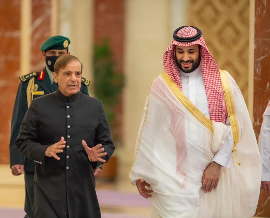 Saudi Crown Prince MBS Extends Exclusive Umrah Invitation to Prime Minister Shehbaz Sharif