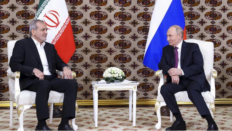 Putin and Pezeshkian Meet in Ashgabat, Discuss Middle East Tensions and Russia-Iran Alliance