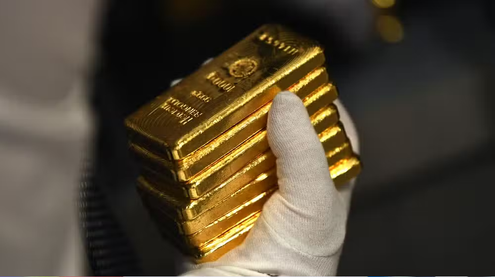 Gold Prices in Pakistan Surge to Record High of Rs. 303,000 per Tola